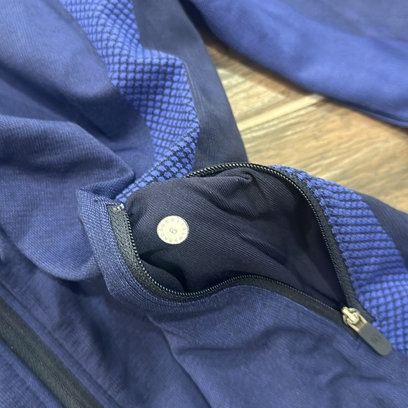 Lululemon - Picture 3 of 4